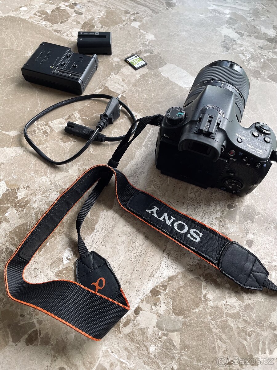 Digitální zrcadlovka Sony SLT-A65 s objektivem - 4