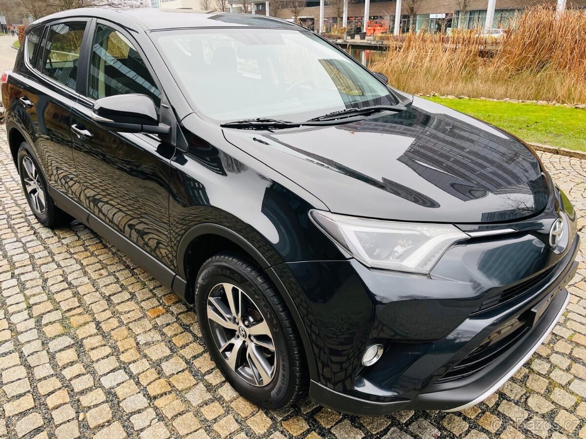 Toyota Rav4 2.0D 105KW MANUÁL 1.MAJITEL KAMERA TAŽNÉ 2WD - 4