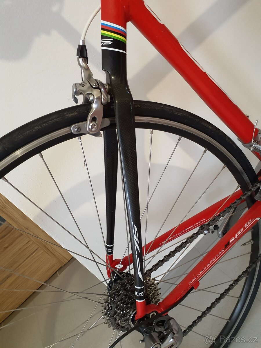 Silniční kolo Felt F75. - 4