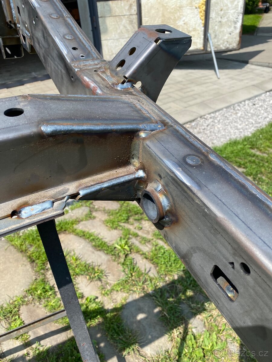 Hilux púlka Rámu Nová