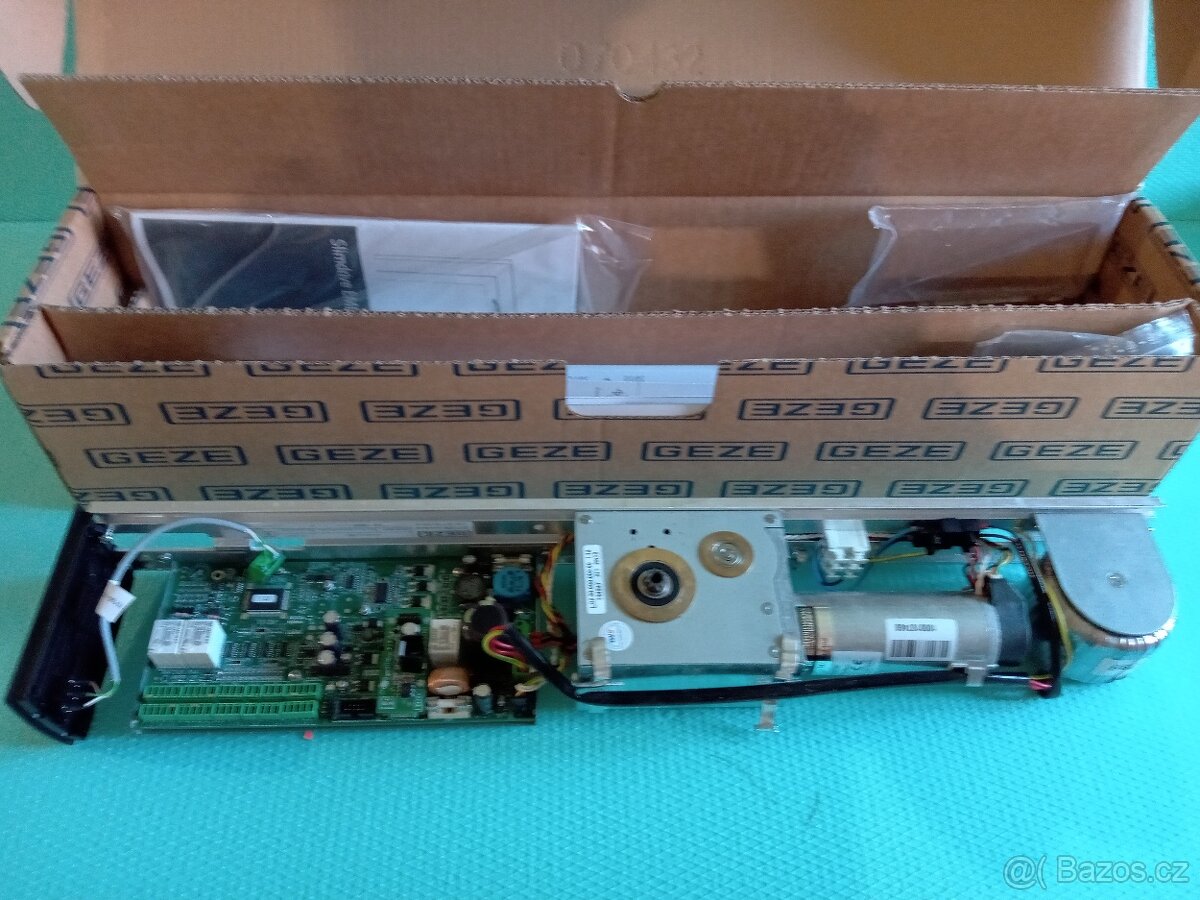 GEZE slimdrive EMD - Pohonný systém otevírání otočných dveří - 4