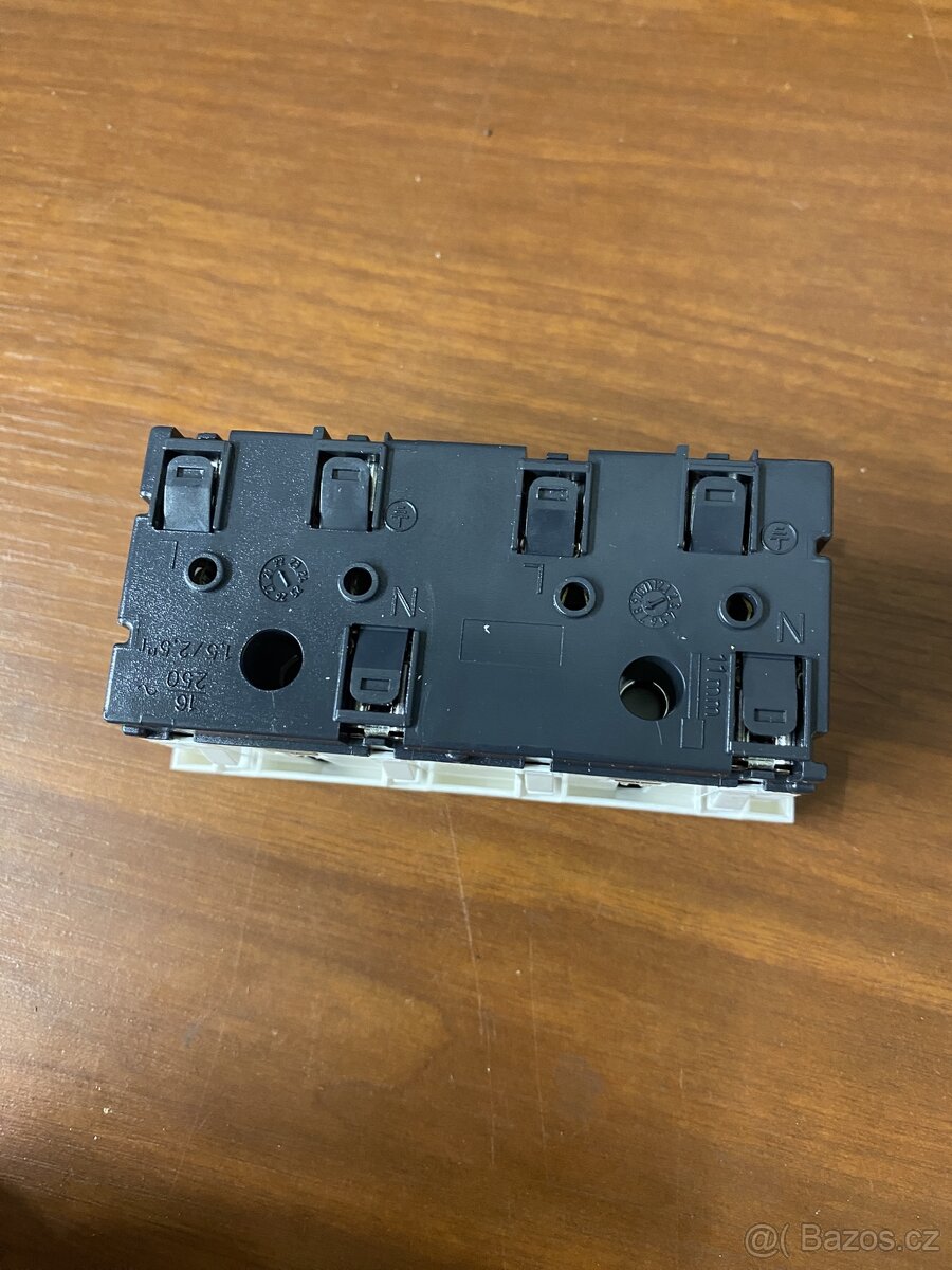 Panelová dvojitá zásuvka 230 V bez kolíku - 4