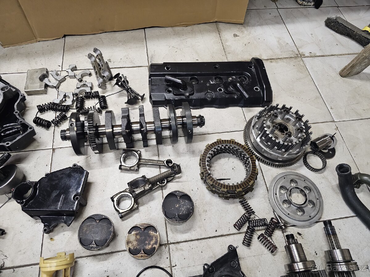 Části motoru Kawasaki ZZR 1200 zzr1200 - 4