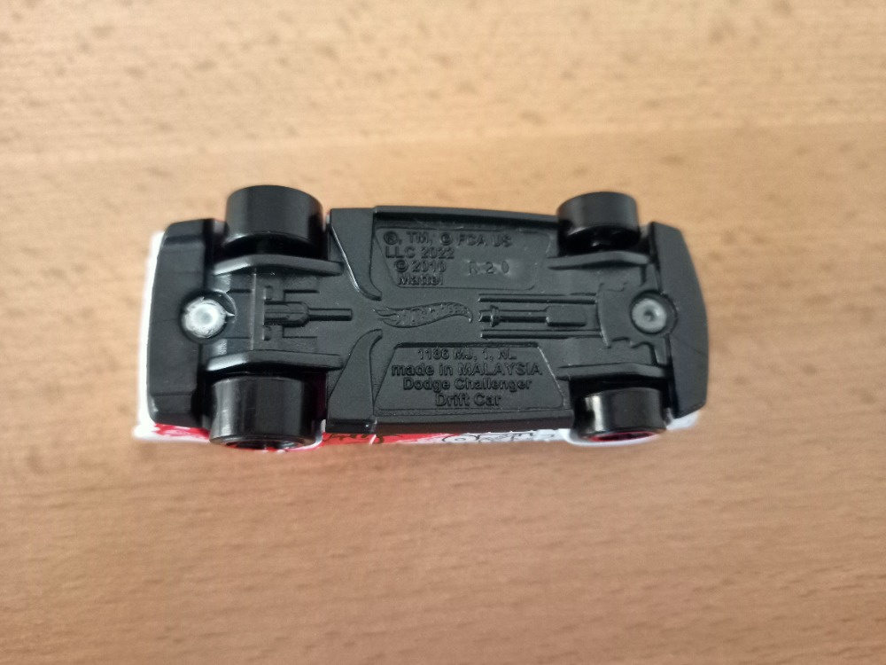 Hot Wheels:DODGE CHALLENGER - 4