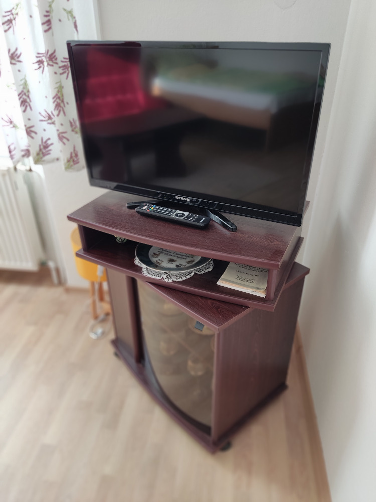 Televizní stolek (skříňka) - 4