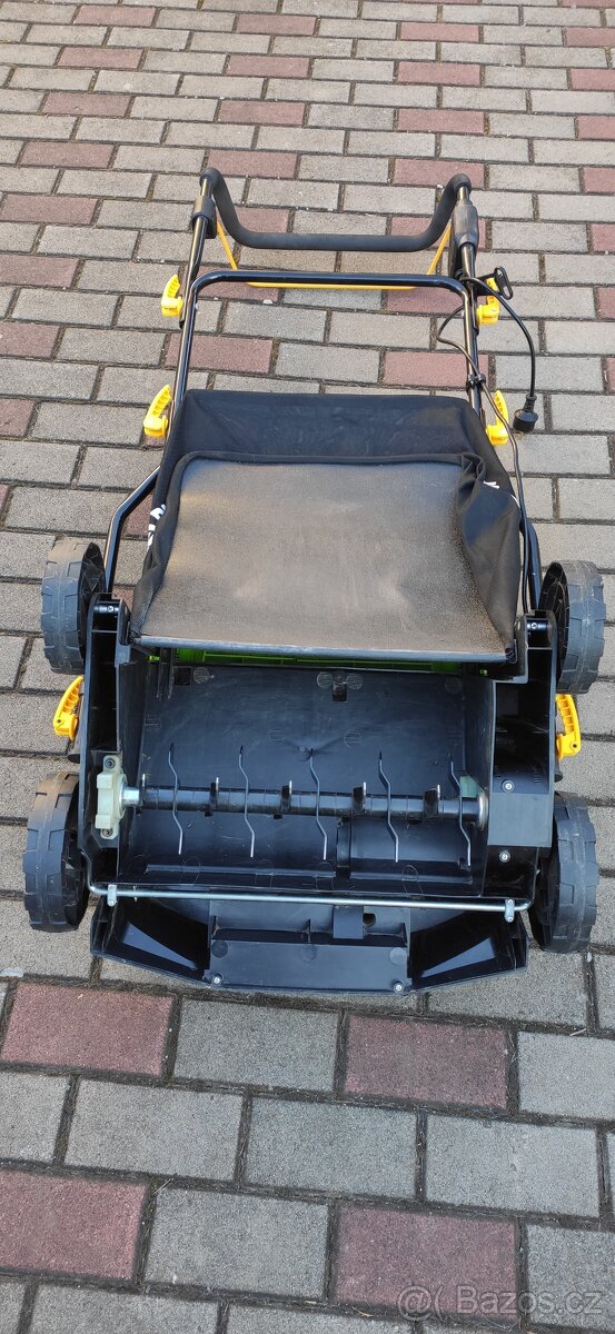 Vertikutátor Fieldmann FZV 4010-E - 4