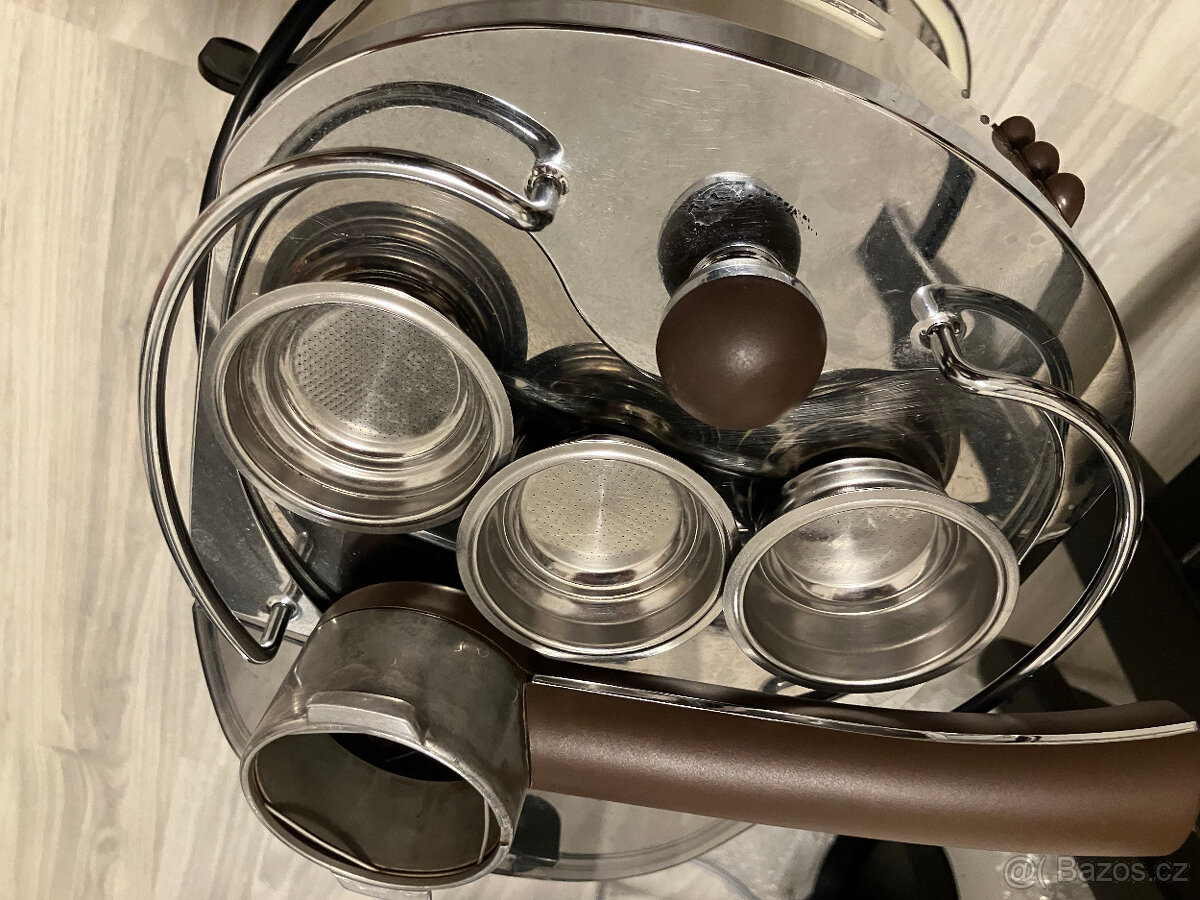 Prodám pákový kávovar Delonghi ECOV 311.BG - 4