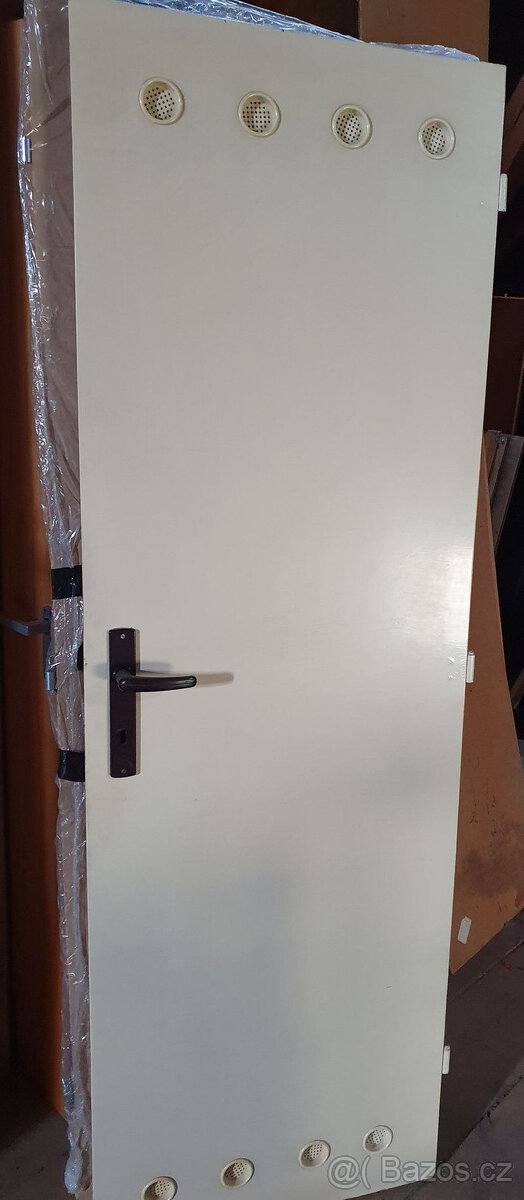 dveře interiérové vnitřní 60, 80/197; křídlo garážové - 4