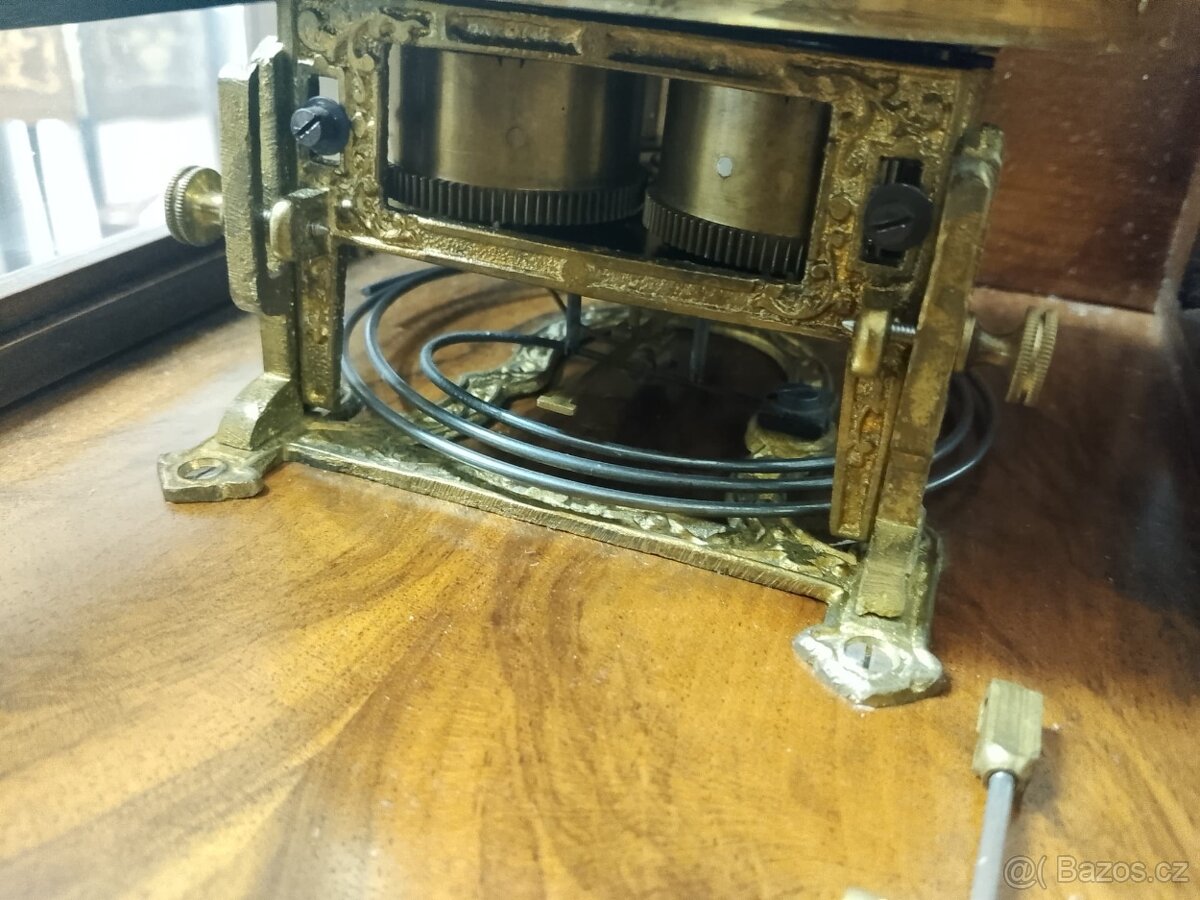 REZERVACE Více než 100 let staré nástěnné hodiny – - 4