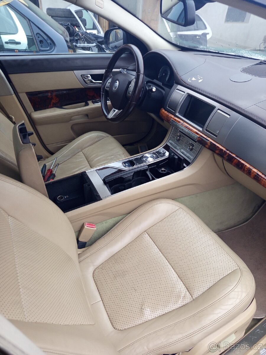 Jaguar XF 3.0 - 4