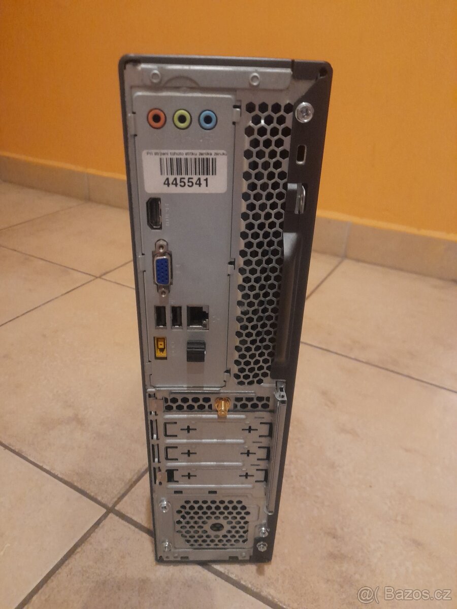 Počítač Lenovo - 4