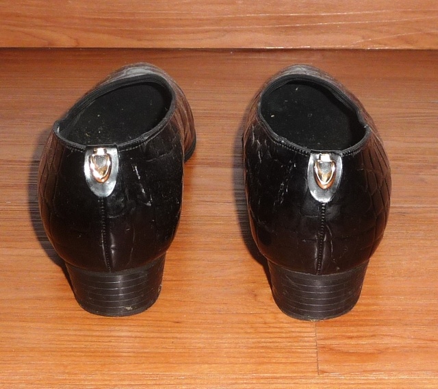 Kožené lakované černé lodičky, vel. 40 - 4