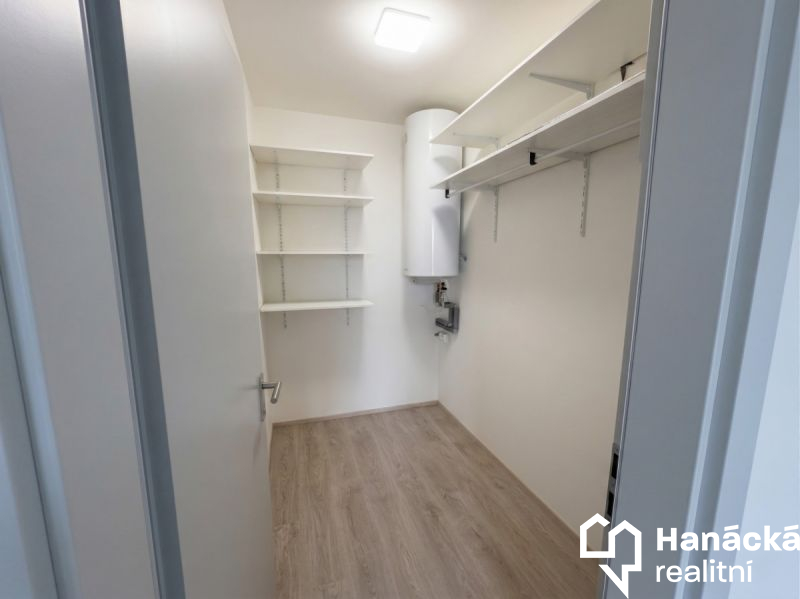 Pronájem 2+kk s balkonem a parkováním, ul.... - 4