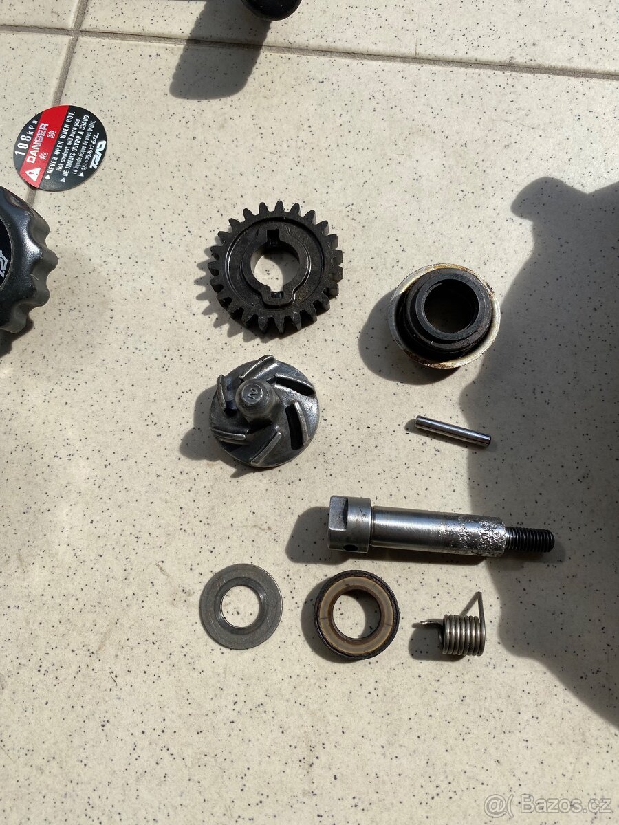 Honda cbr 125 pravý bok motoru - 4