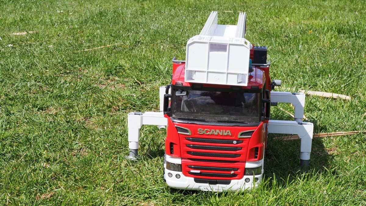 Bruder hasící auto - 4