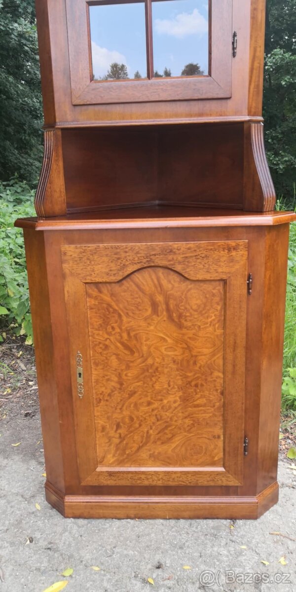 Rohová mahagonová vitrína - 4