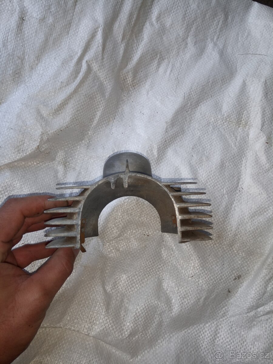 Kryt karburátoru - 4