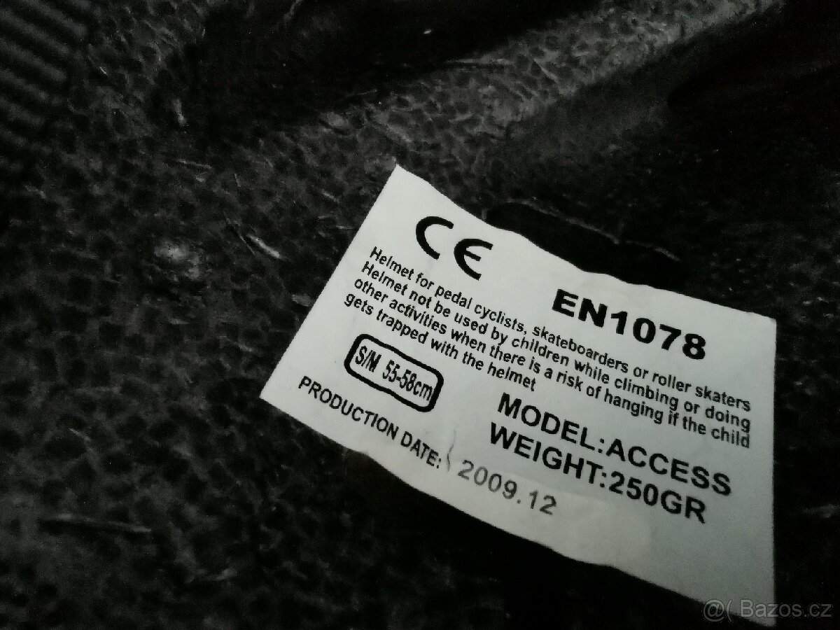 2 ks Cyklistických helem - 4