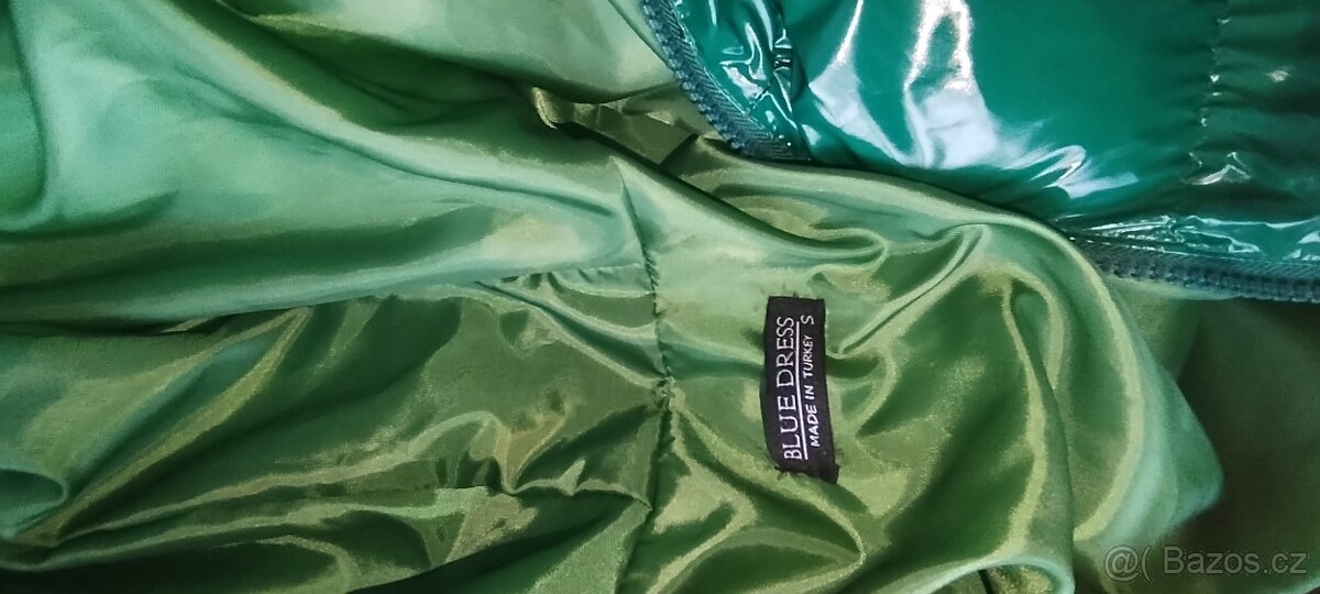 Lesklý péřový kabátek - 4