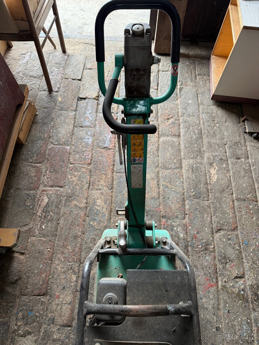 Prodám vibrační desku Mikasa150kg - 4