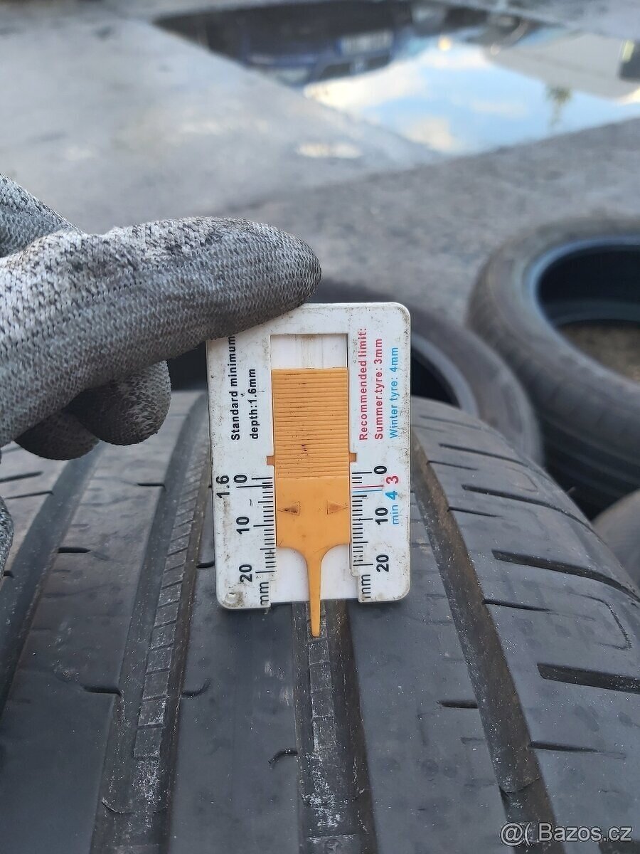 Prodám letní pneu Goodyear EfficientGrip 215/50/19 - 4