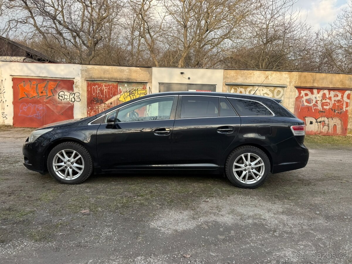 Toyota Avensis 2.0 93 kw 2011 - 4