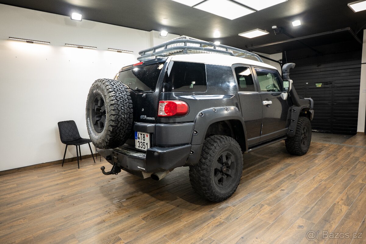 Toyota FJ Cruiser / Off-road - 4