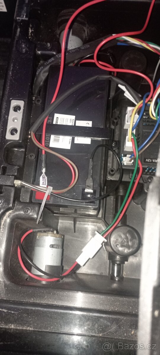 Dětské elektrické autíčko - 4