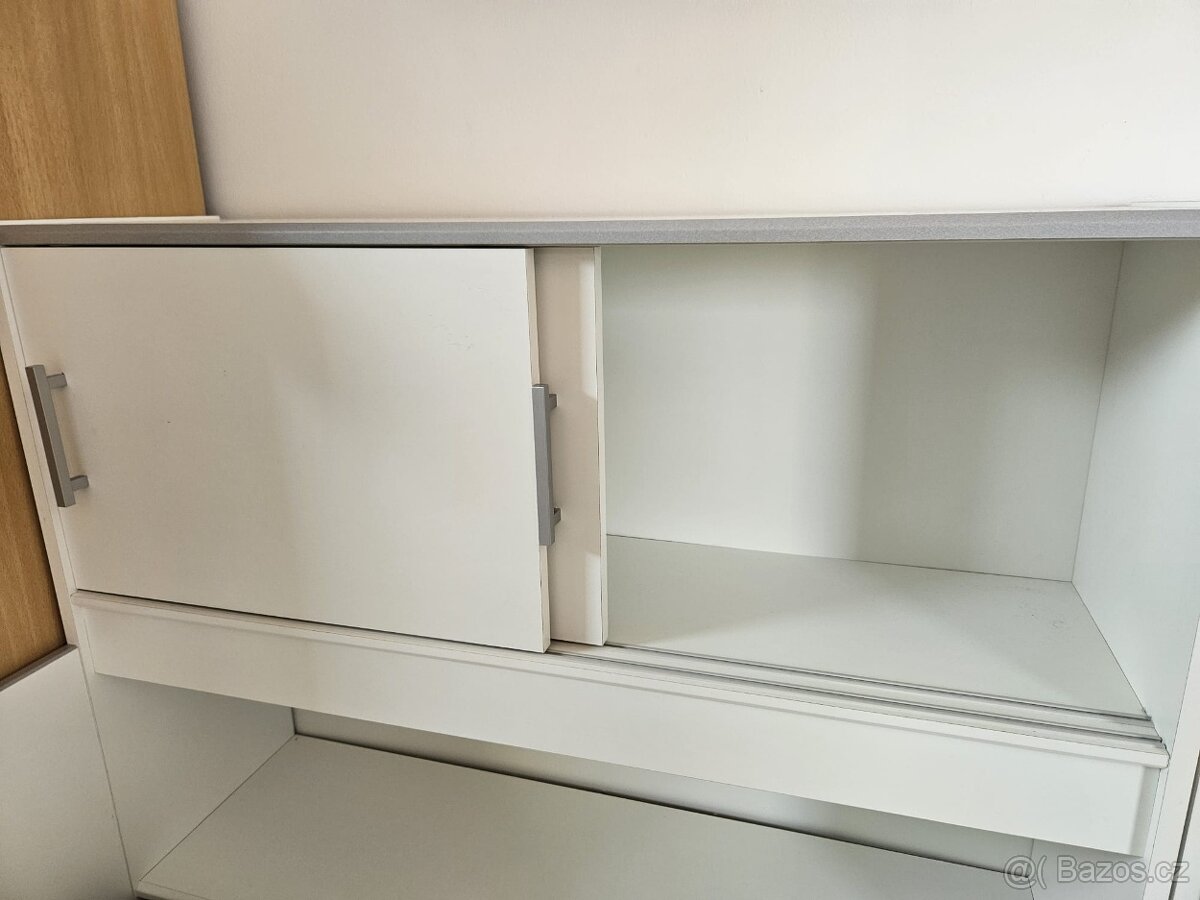 Dětská postel se skříňkami - 4