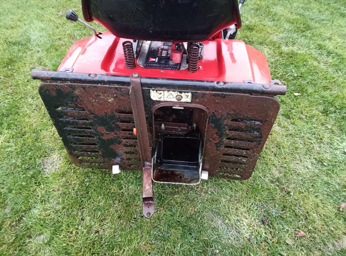 Sekací traktůrek MTD Rh 76 - 4