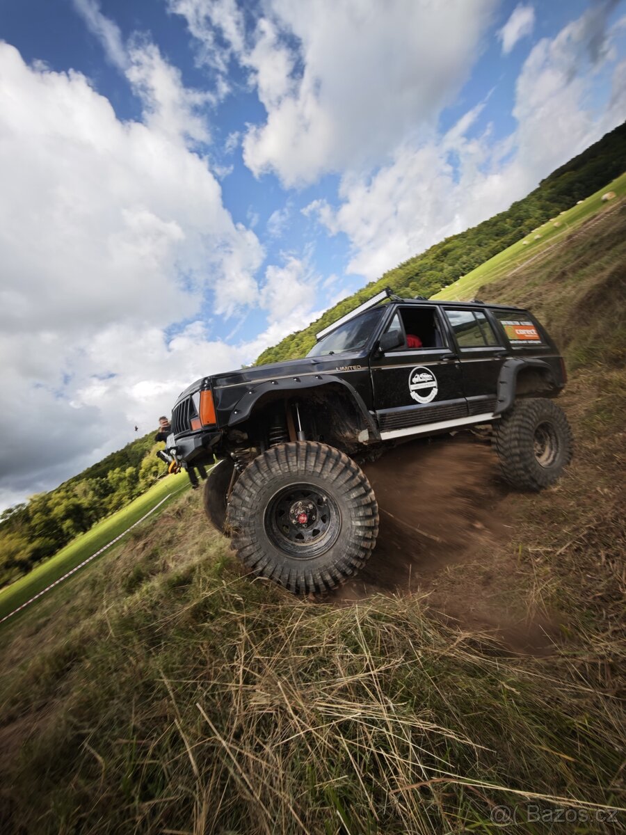 Rozprodám Jeep XJ - 4