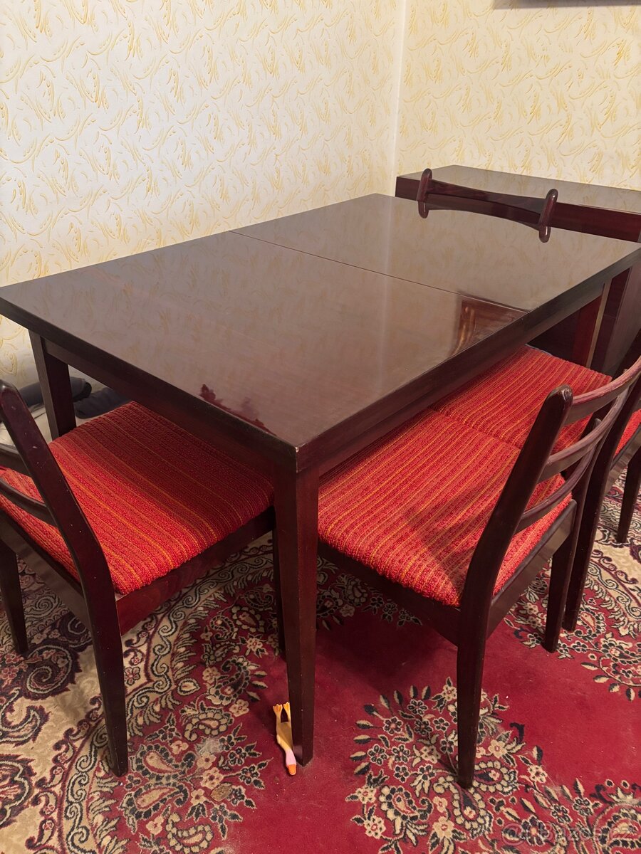 Obýváková stěna, stůl, židle za odvoz - 4