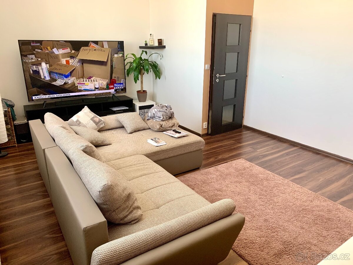 2kk 63m2 Milovice, parkovani - 4