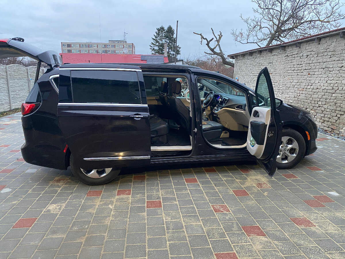 Chrysler Pacifica - 4