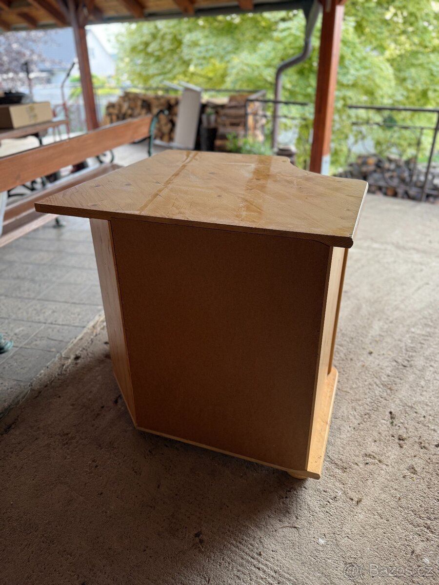 Rohový stůl MASIV - 4