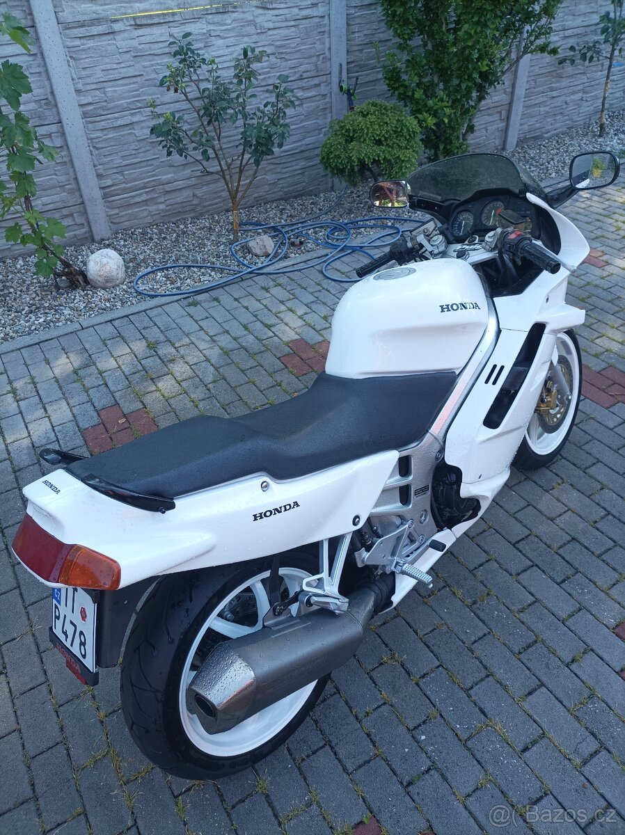 Prodám VFR 750 rc36 - 4