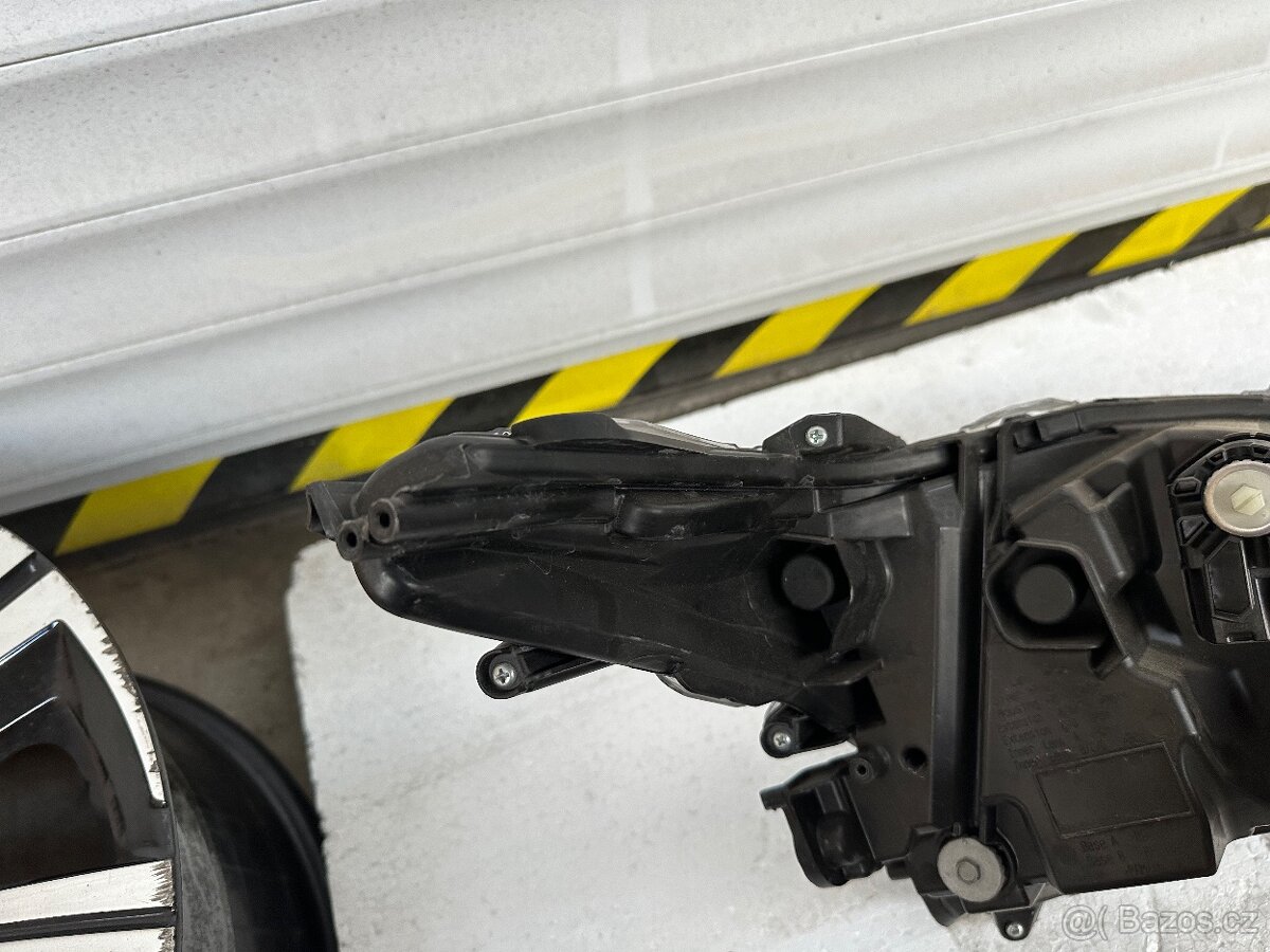 Levé přední světlo+disk Toyota Corolla E21 - 4