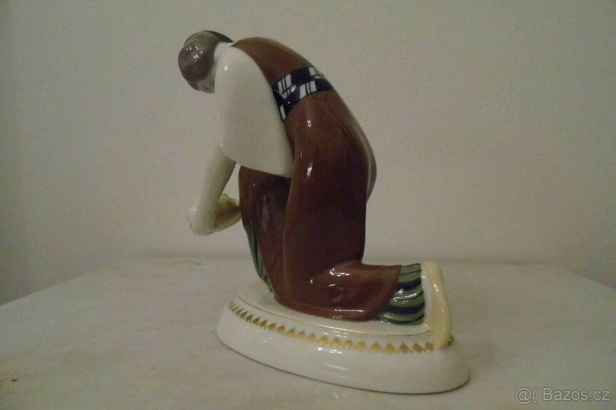 KPM - Berlínský svatební průvod Adolfa Amberga, klečící ture - 4