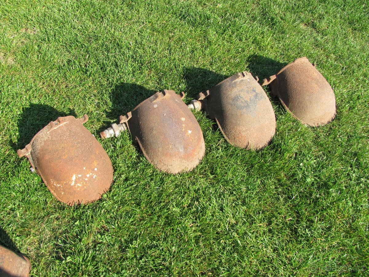 Staré litinové napáječky - 4