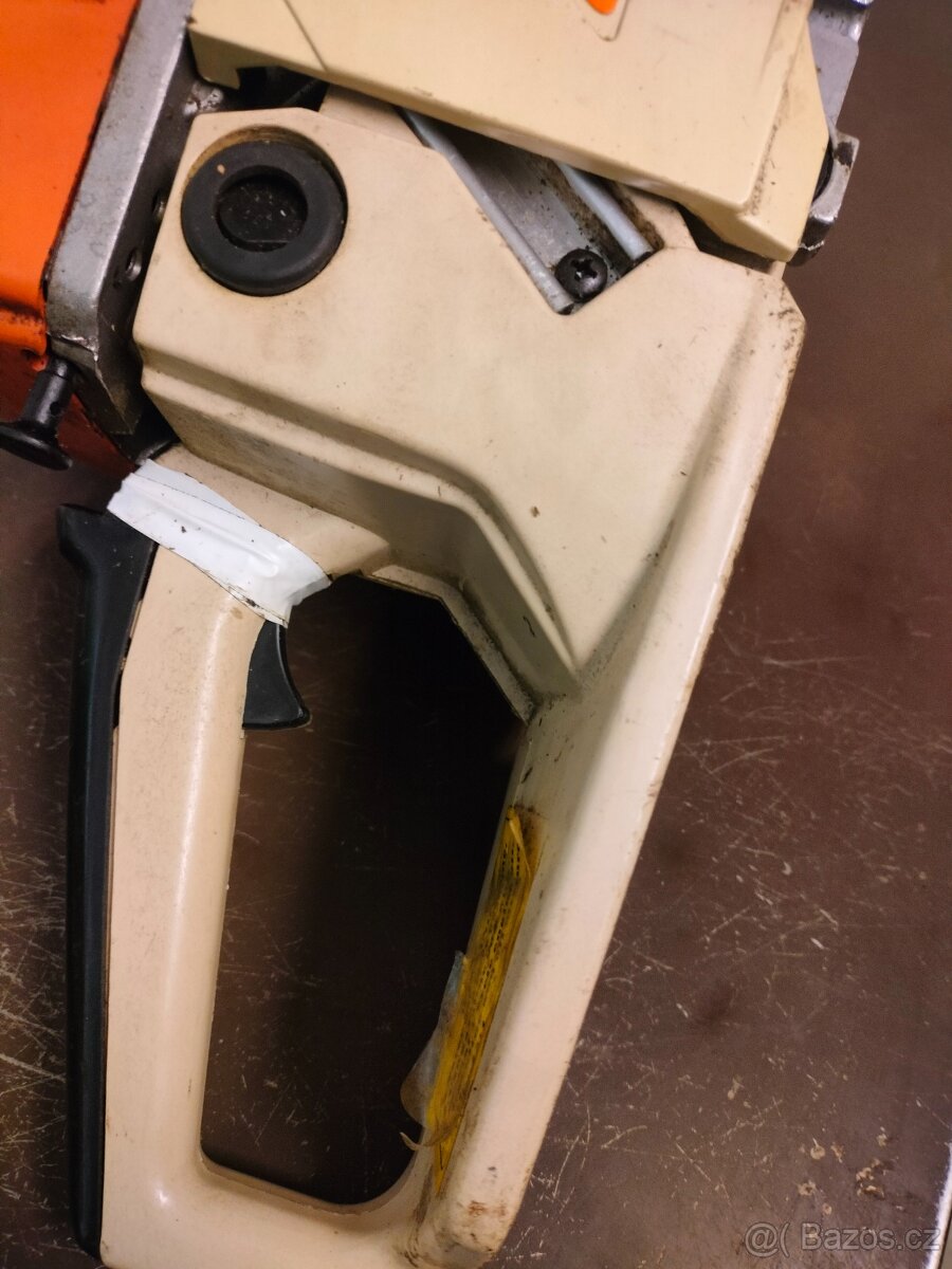 Prodám čínskou motorovou pilu 700 kč - 4