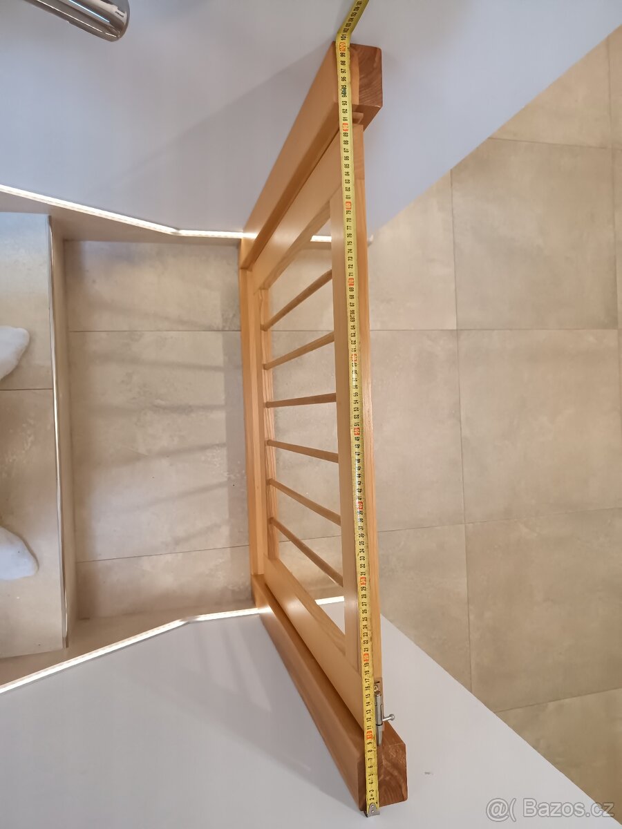 Schodištní dětská zábrana (plůtek) - 4