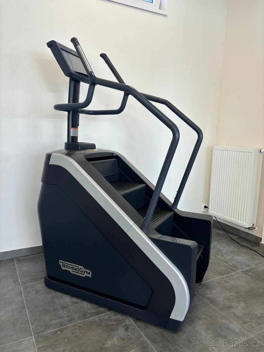Technogym 1000LCD stepmill LIVE - 4