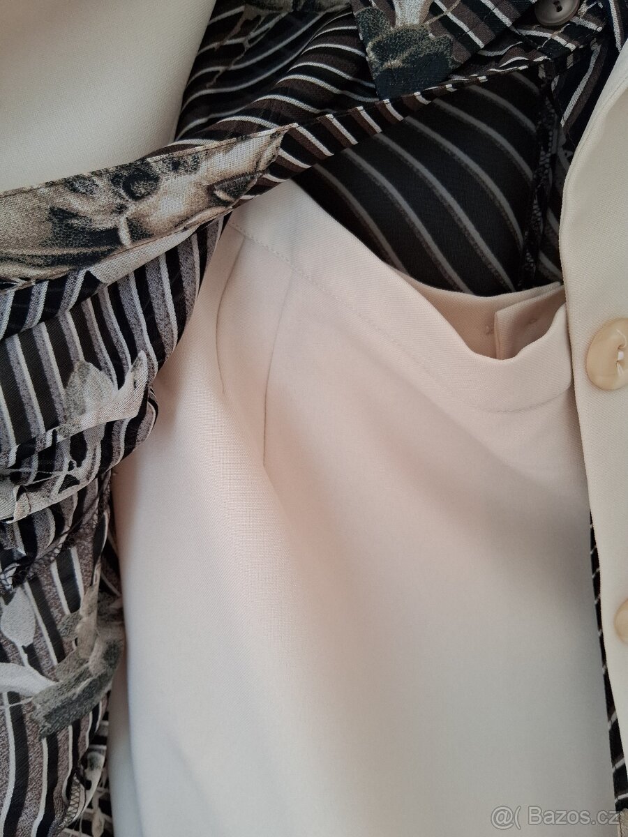 Světlý atypický letní kostým - 4