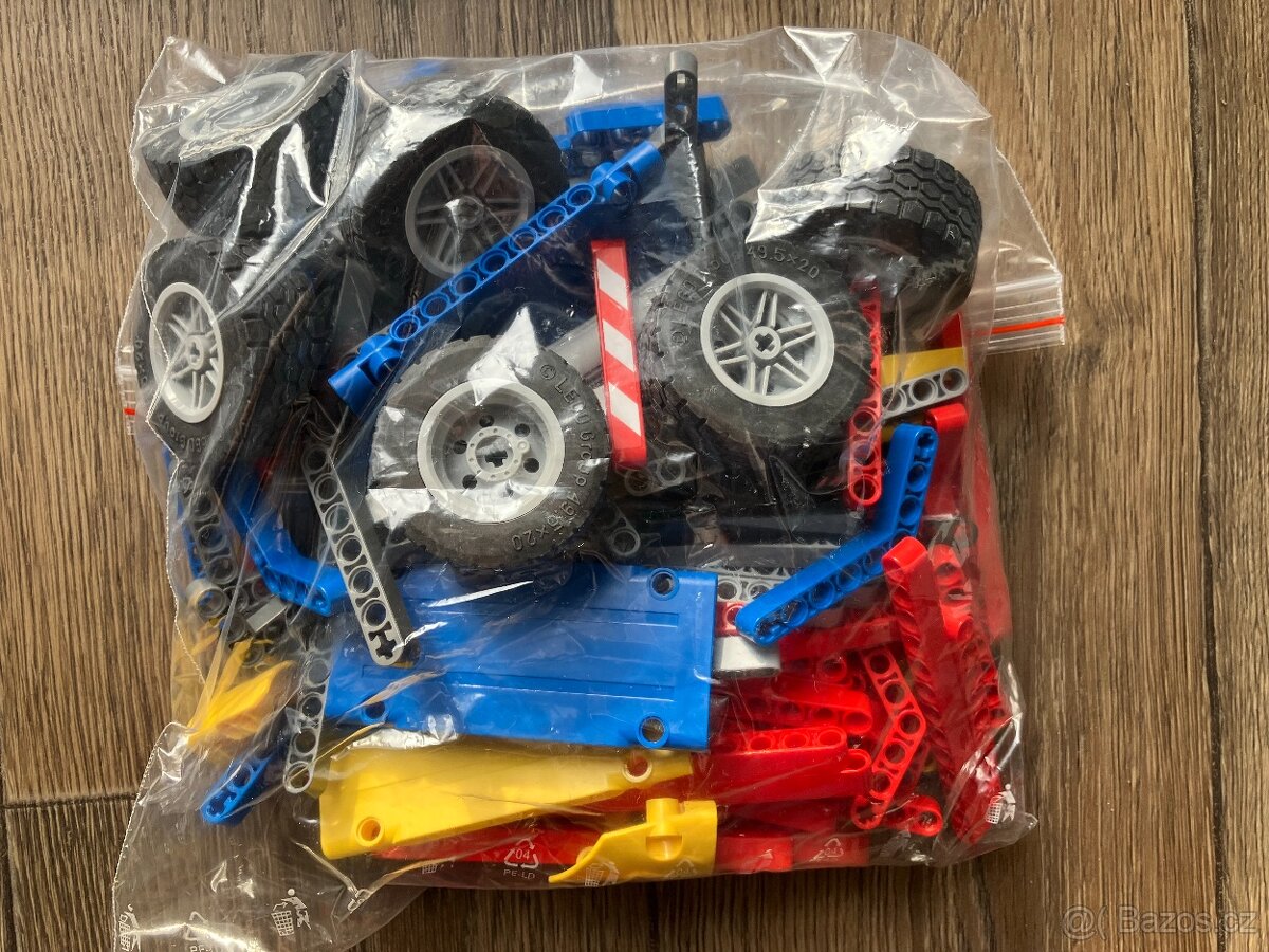 LEGO Technic 42024 Nákladní vůz s kontejnerem - 4