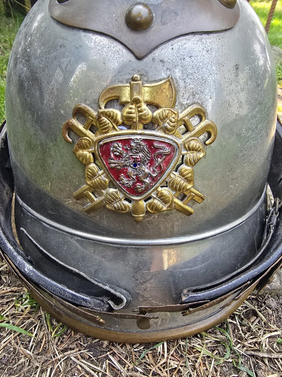 VELITELSKA HASIČSKÁ HELMA - 4