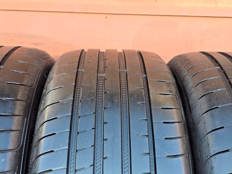 Letní Goodyear 235/45/19XL - 4