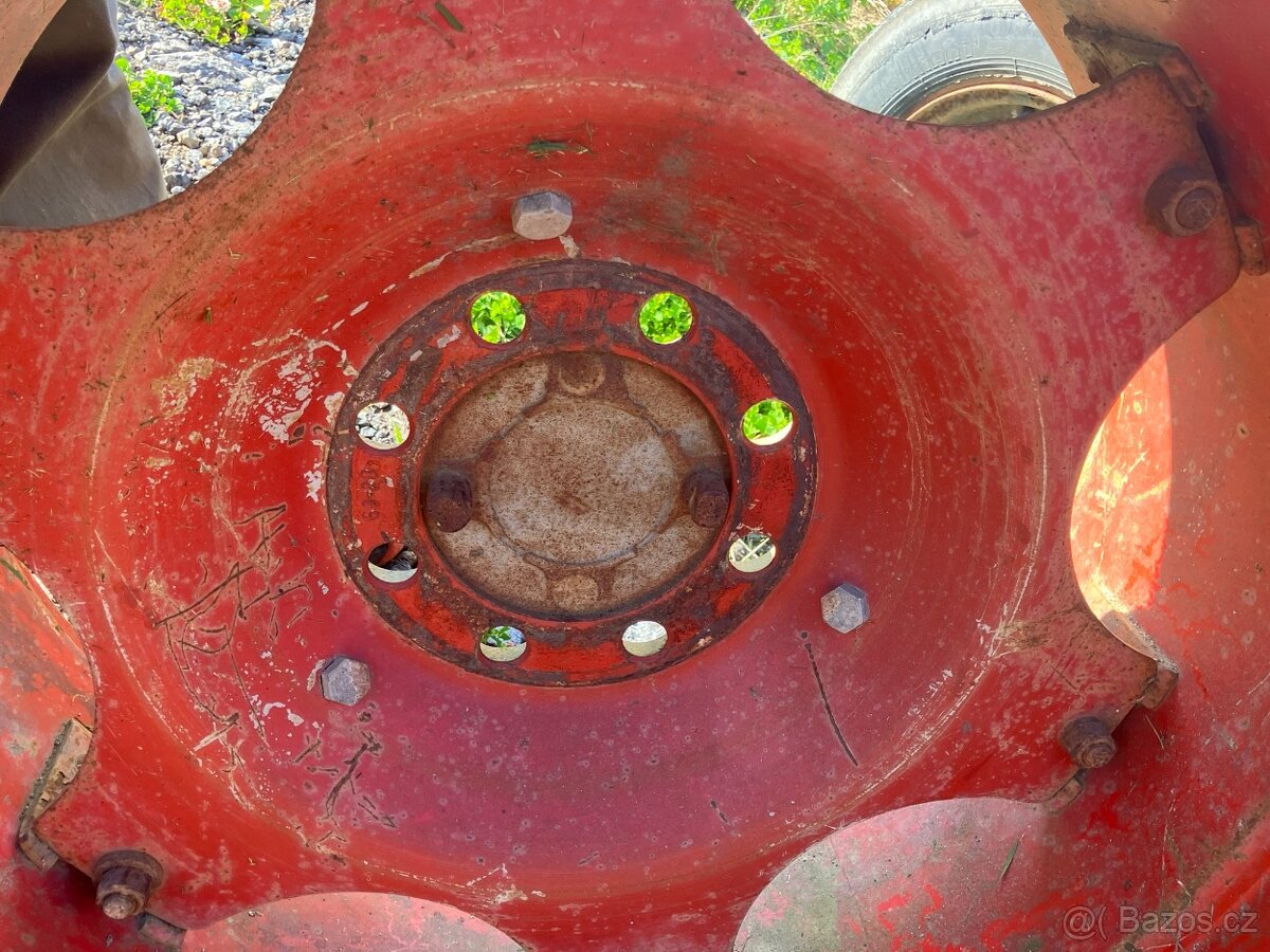 Zetor 5611-6945 kola - ráfky W12x28 - 4