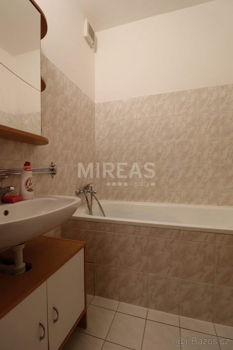 Milovice, pronájem bytu 2+1, 61 m2 s lodžií a sklepem, okr. - 4