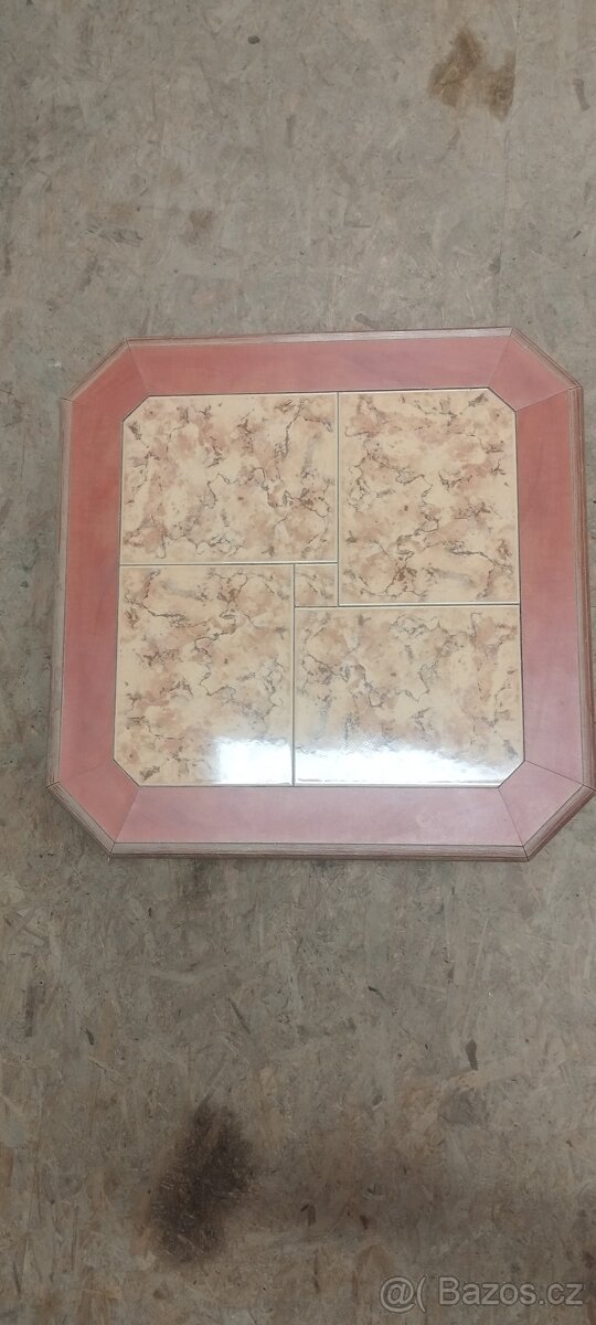 Starý stolek s dlaždicema - 4