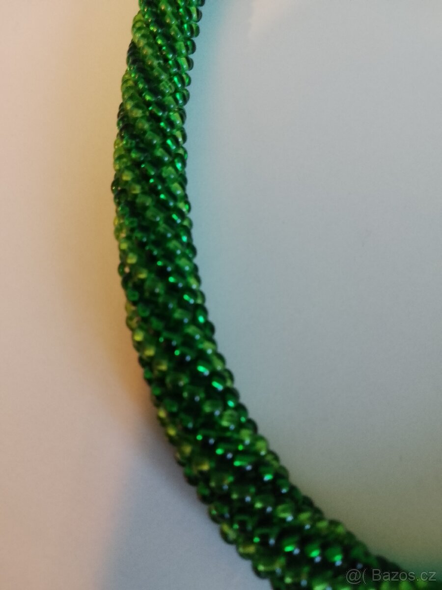 Náhrdelník háčkovaný zelený - 4